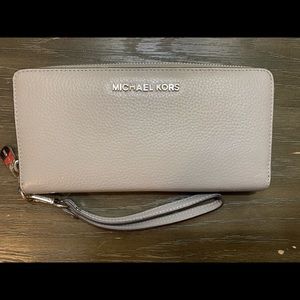 Michael kors wallet/wristlet